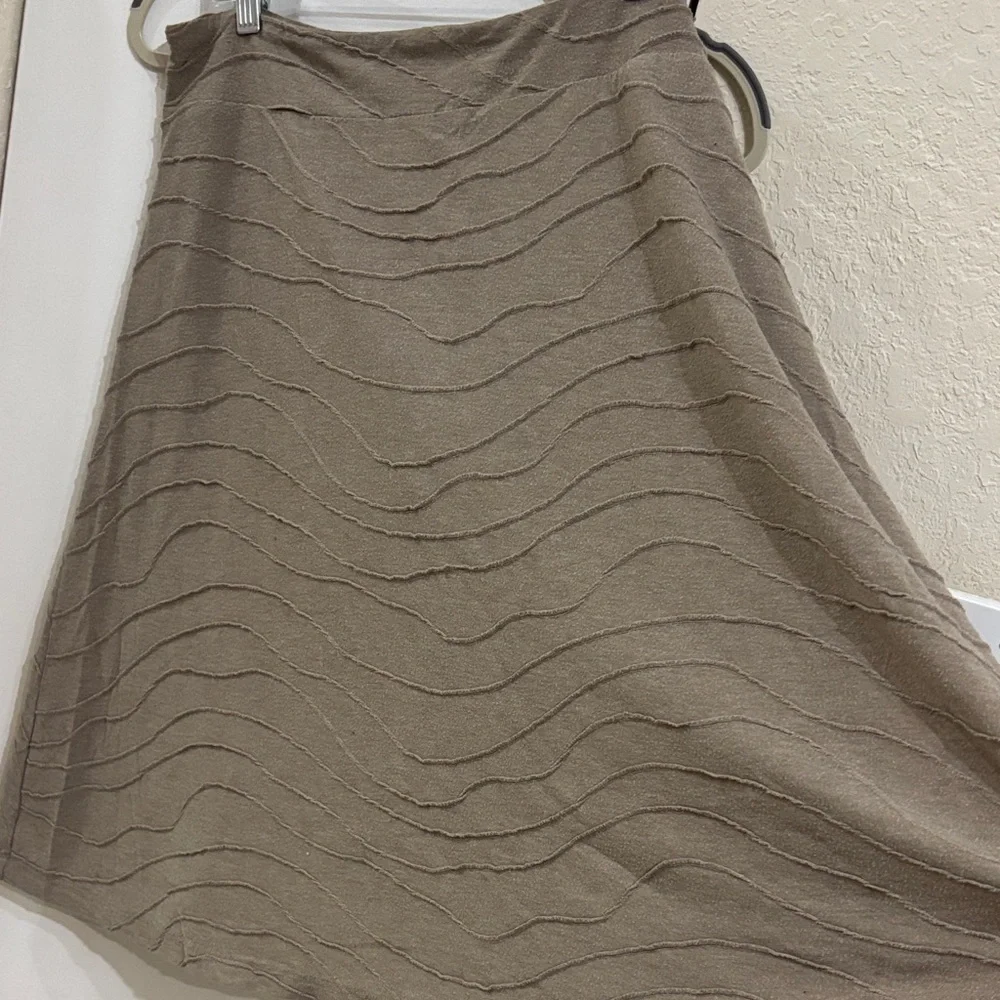 Larry Levine Tan Textured Boho Midi Skirt - Picture 2 of 6